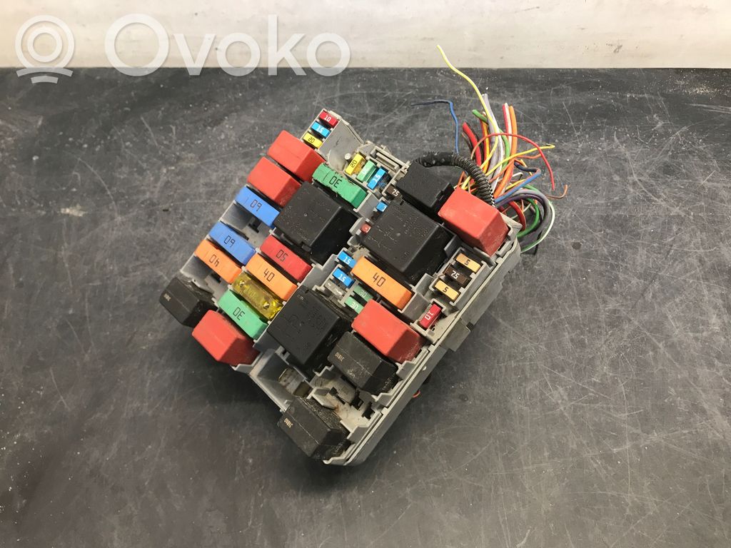 Fiat Doblo Ramka / Moduł bezpieczników 