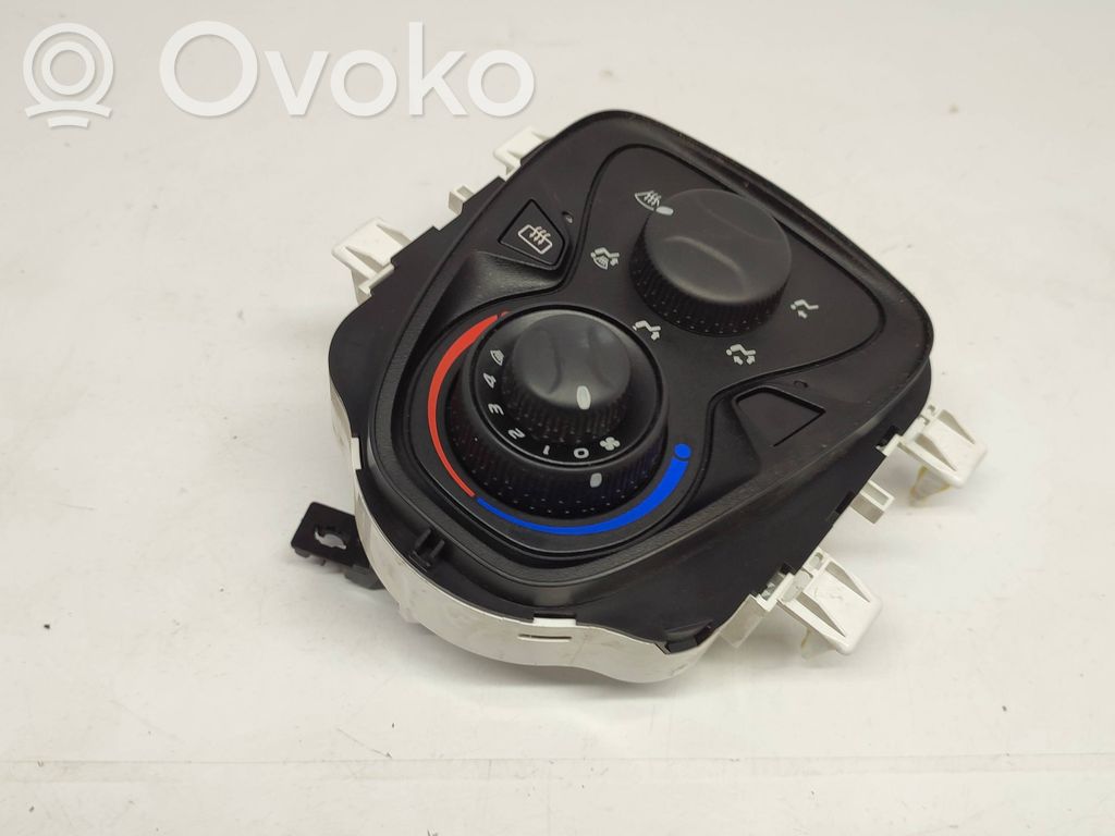 Peugeot 108 Climate control unit 