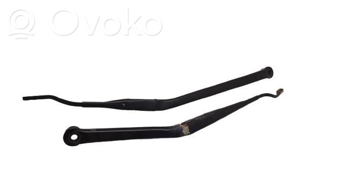 Lexus GS 300 350 430 450H Priekinio stiklo valytuvų kojelė 