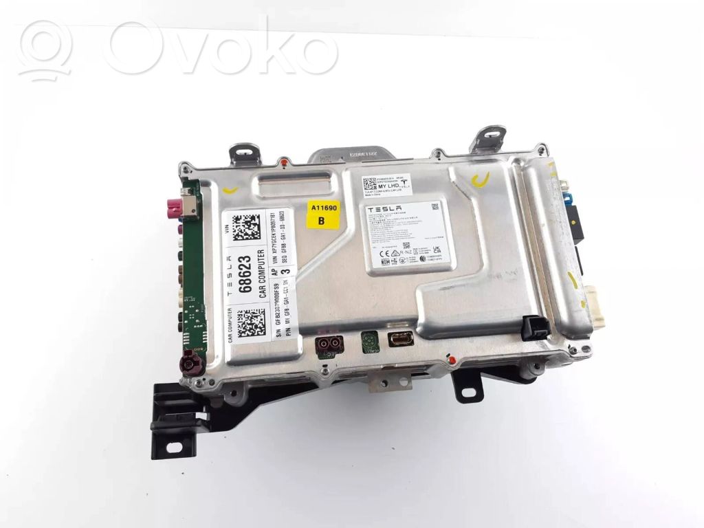 Tesla Model Y Comfort/convenience module 