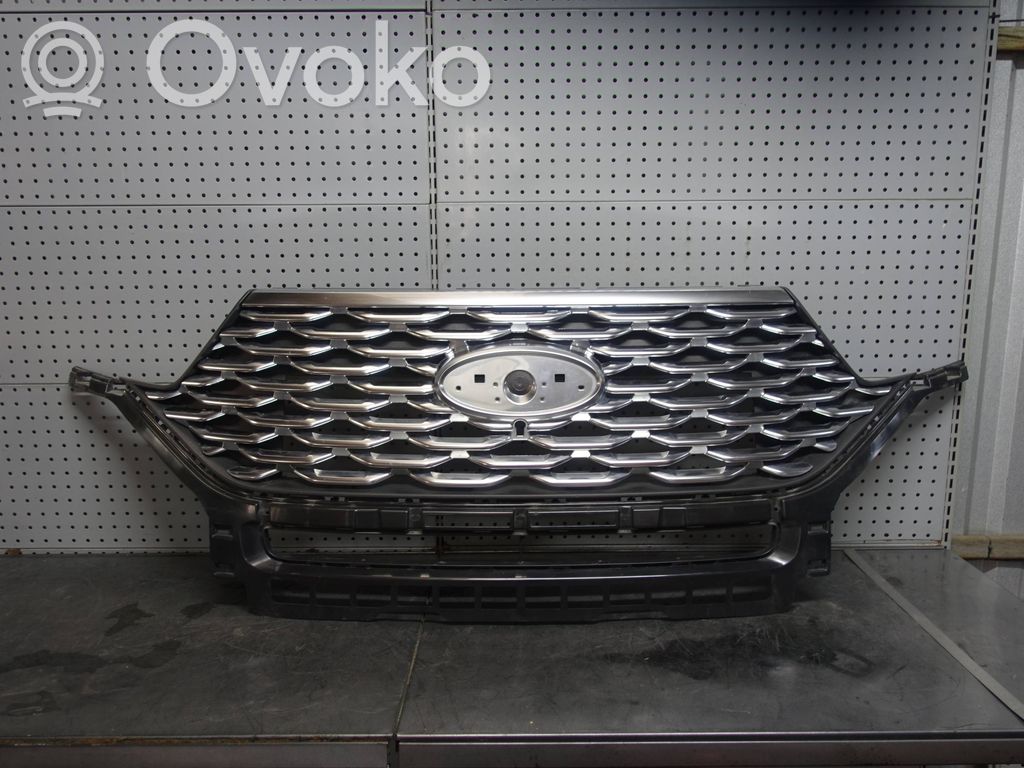 Ford Explorer VI Front grill 