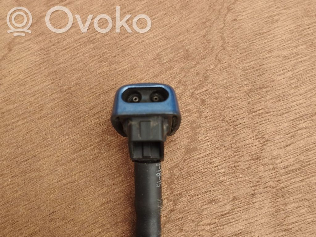 Windshield washer spray nozzle