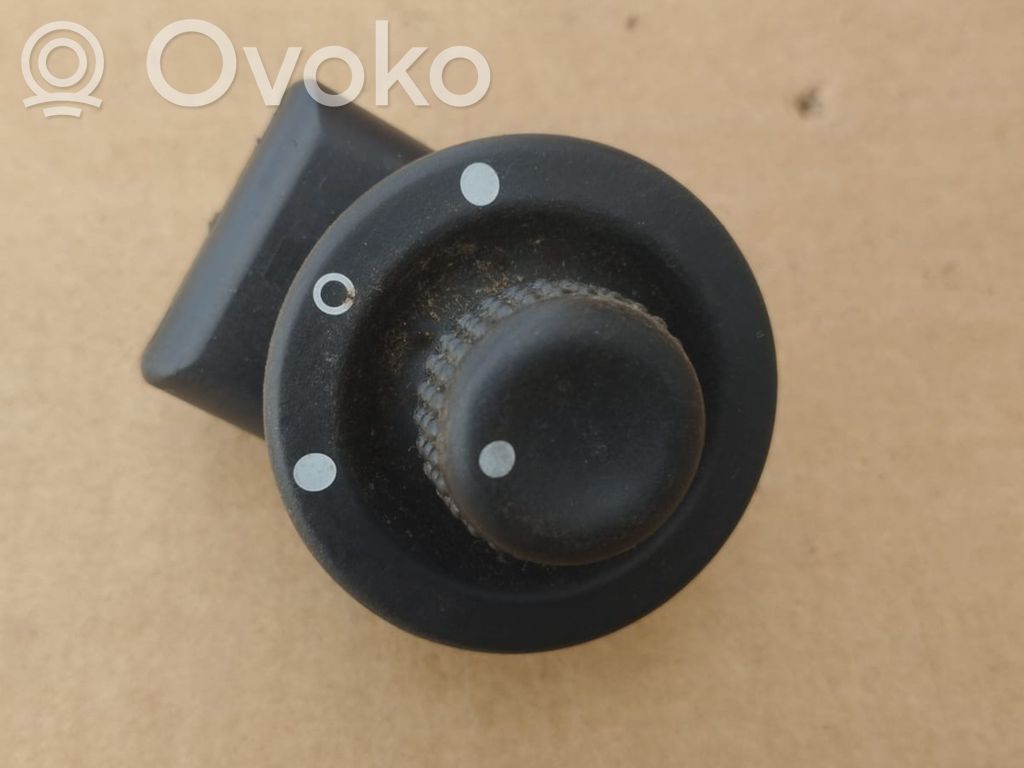 Renault Trafic III (X82) Wing mirror switch 
