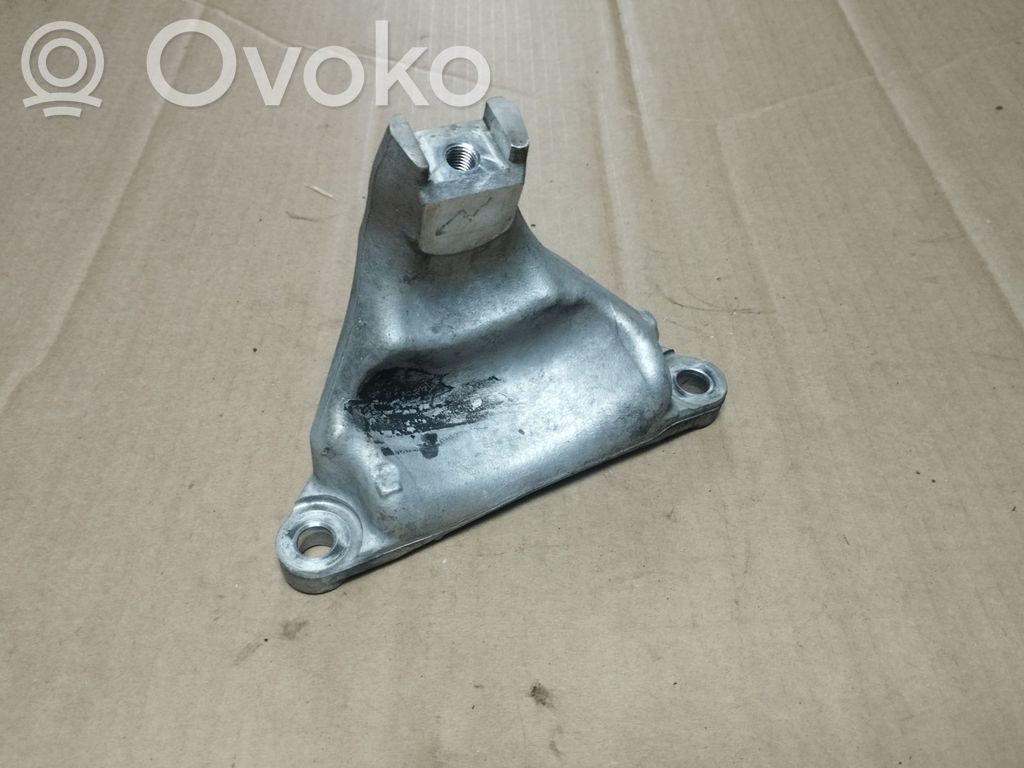 Engine mounting bracket   30TA0