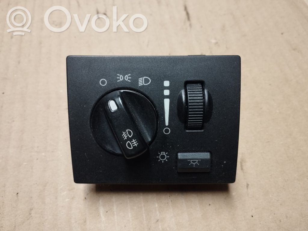 Light switch   P04602764AB