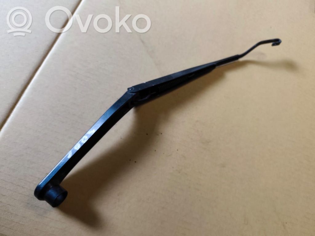 Chrysler 300 - 300C Front wiper blade arm 