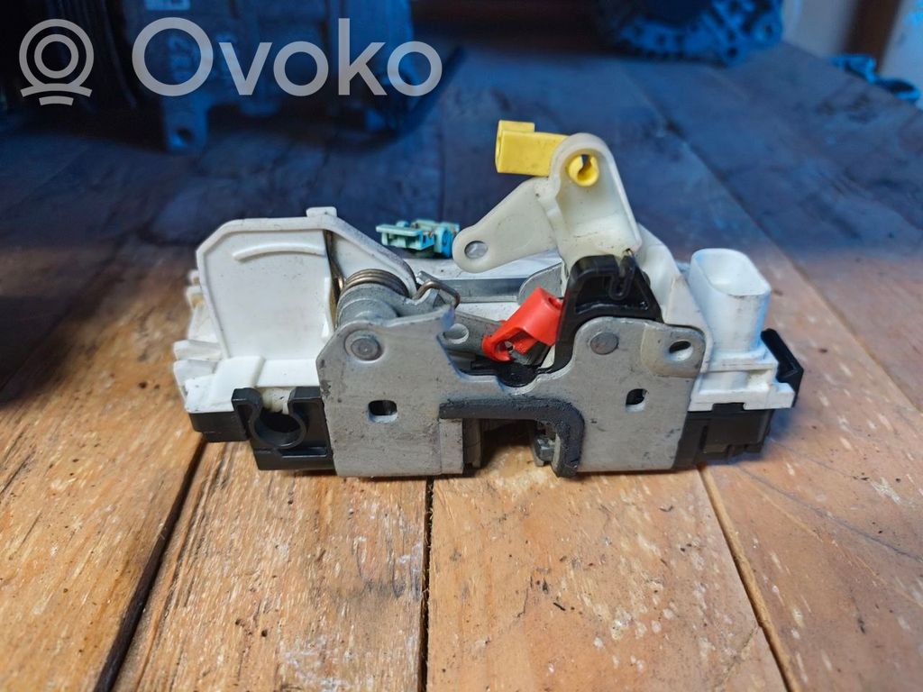Dodge Caliber Front door lock 