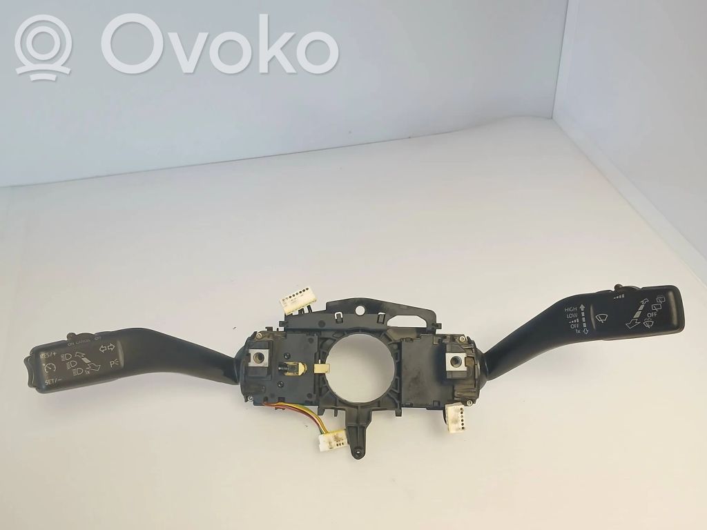 Volkswagen Golf VI Interruptor/palanca de limpiador de luz de giro 
