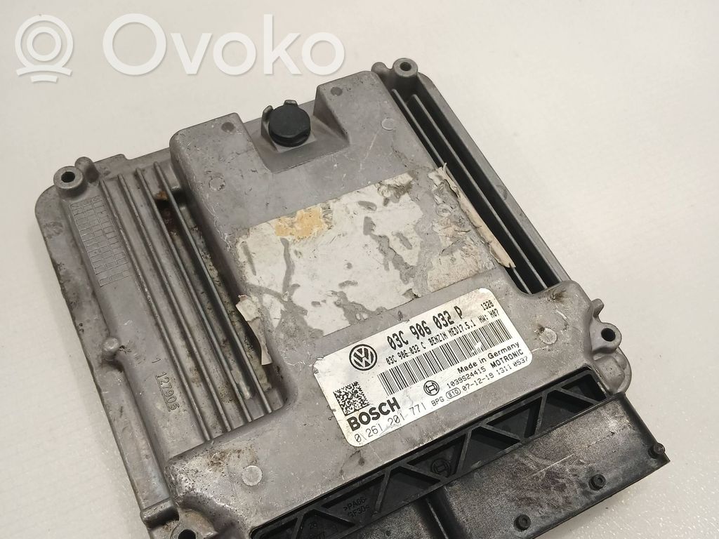 Volkswagen Golf V Engine control unit/module 