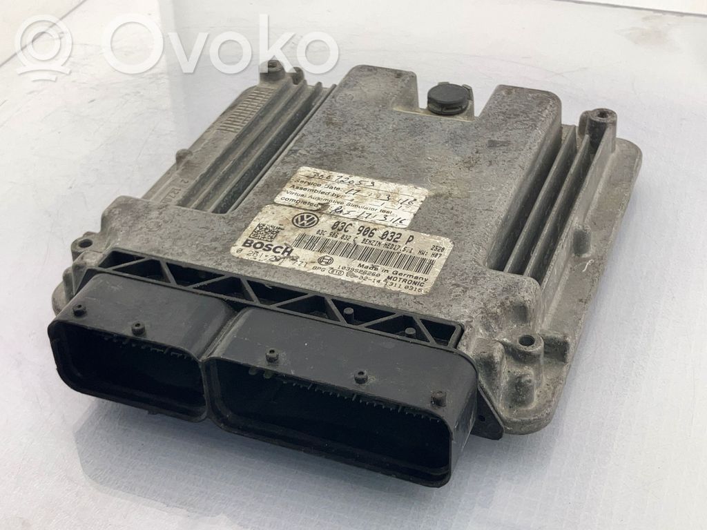 Volkswagen Golf V Engine control unit/module 