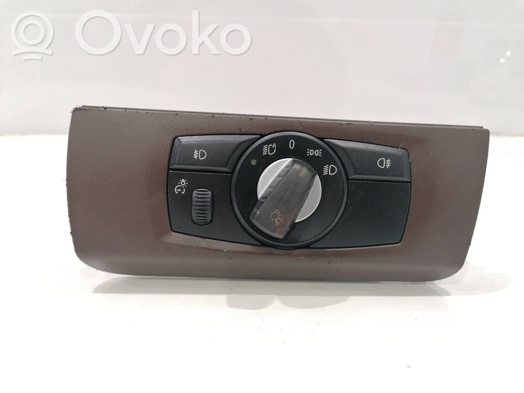 Light switch   9134726