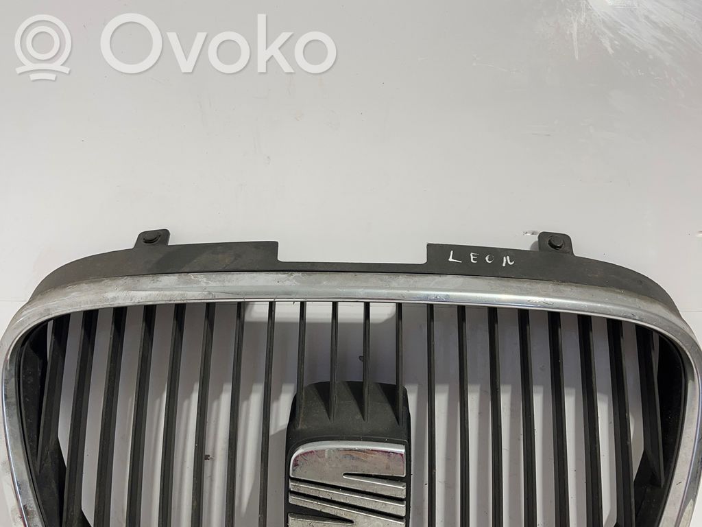 Seat Leon (1P) Etusäleikkö 