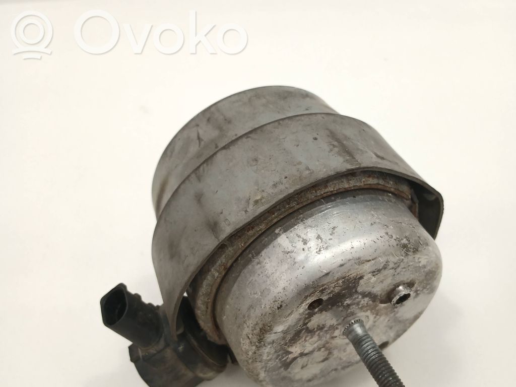Audi A6 Allroad C5 Engine mount bracket 