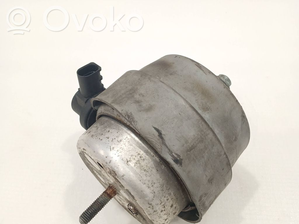 Audi A6 S6 C5 4B Engine mount bracket 