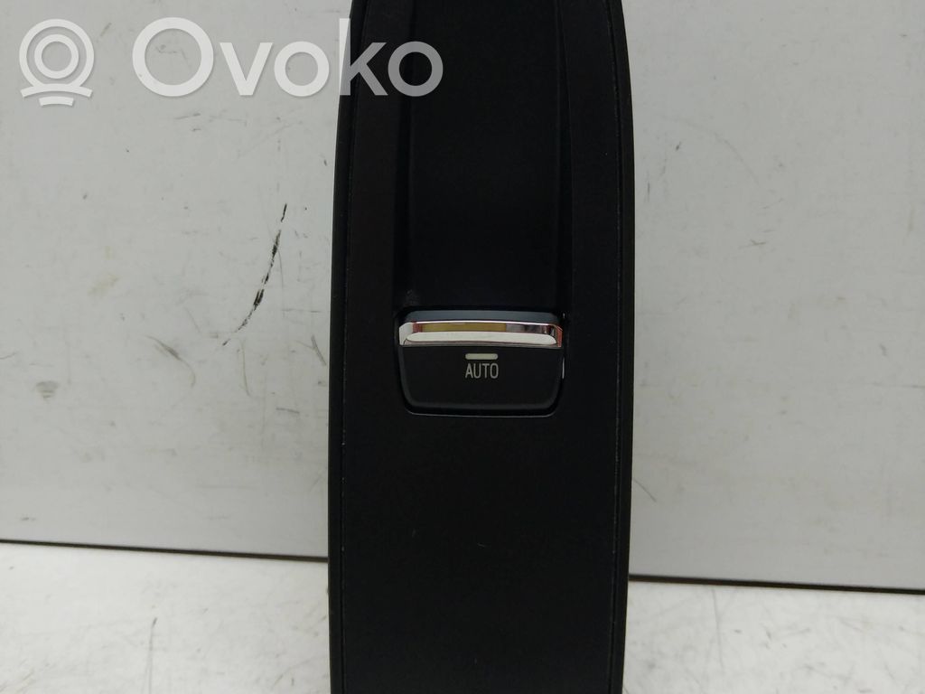 Subaru XV II Electric window control switch 