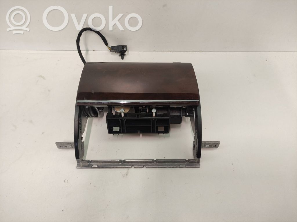 Audi A8 S8 D3 4E Kita panelės detalė 