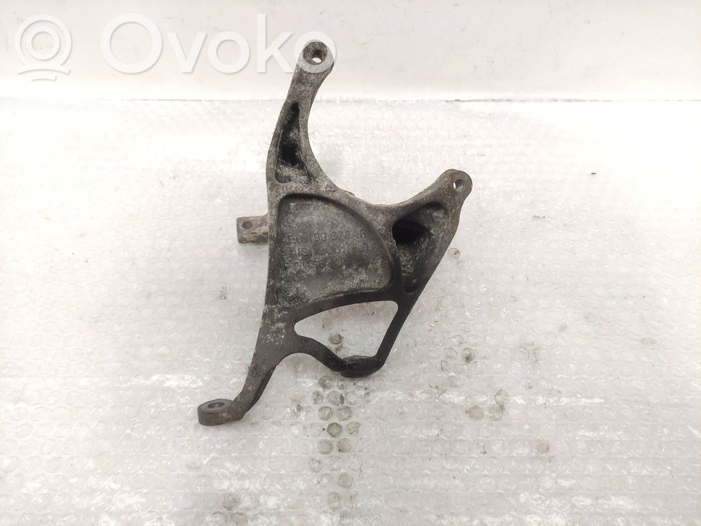 Engine mounting bracket   4E0199370AR