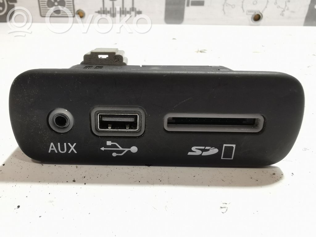 Dodge Challenger USB socket connector 