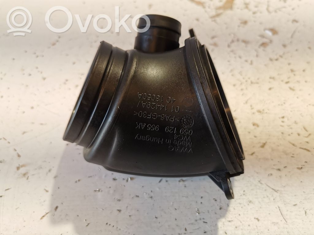 Audi Q7 4M Turbo air intake inlet pipe/hose 