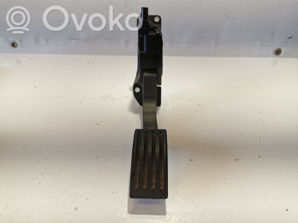 Volvo V40 Akceleratoriaus pedalas 