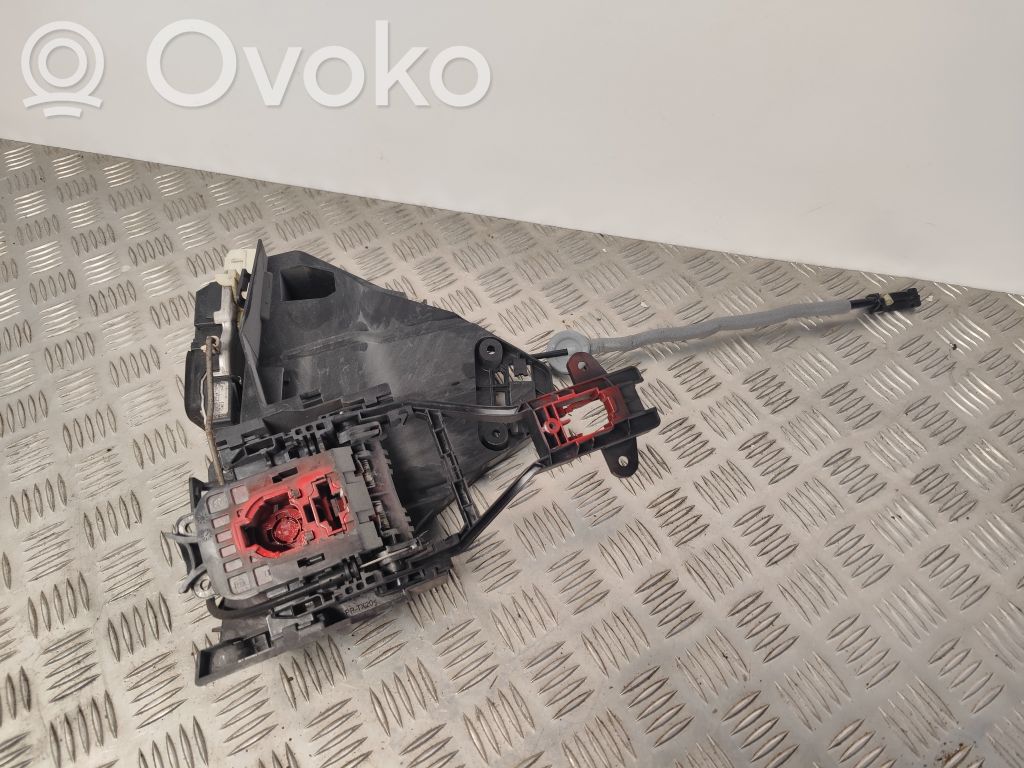 Volvo V40 Priekšpusē slēdzene 