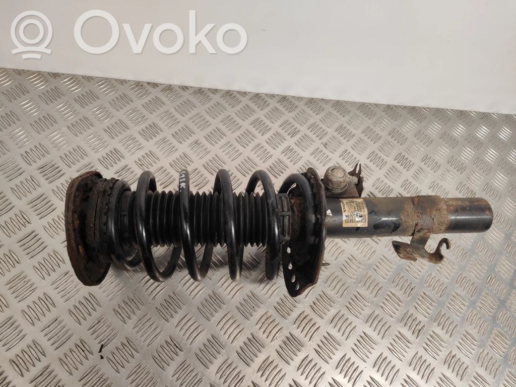 Volvo V70 Priekšpusē amortizators ar atsperi 
