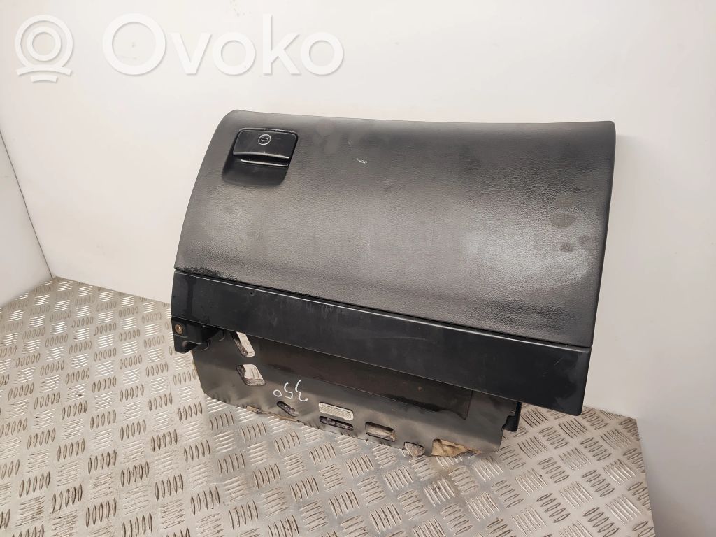 Audi A8 S8 D3 4E Mantu nodalījuma komplekts 