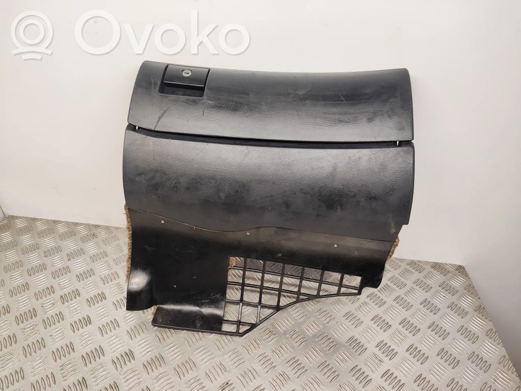 Audi A4 S4 B5 8D Daiktadėžės (bordačioko) komplektas 