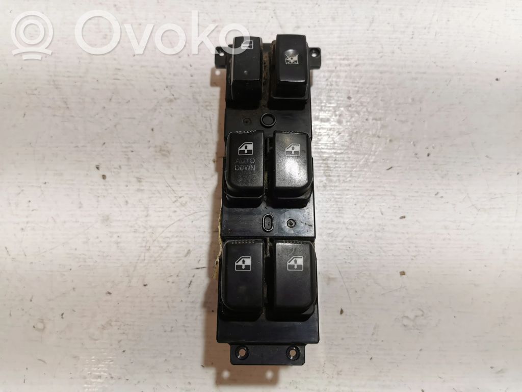 Hyundai Santa Fe Electric window control switch 