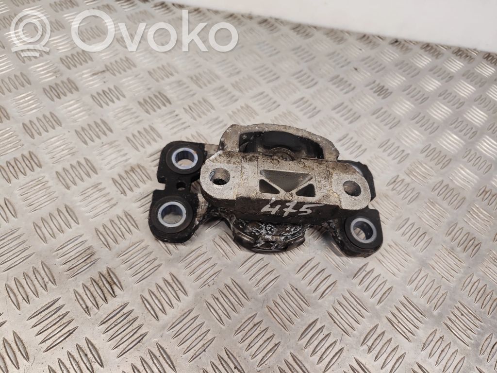Volvo XC70 Engine mount bracket 