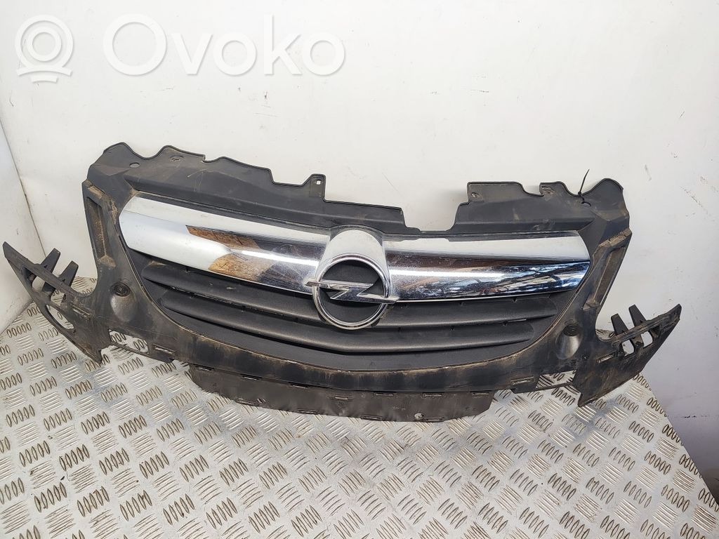 Opel Corsa D Augšējais režģis 