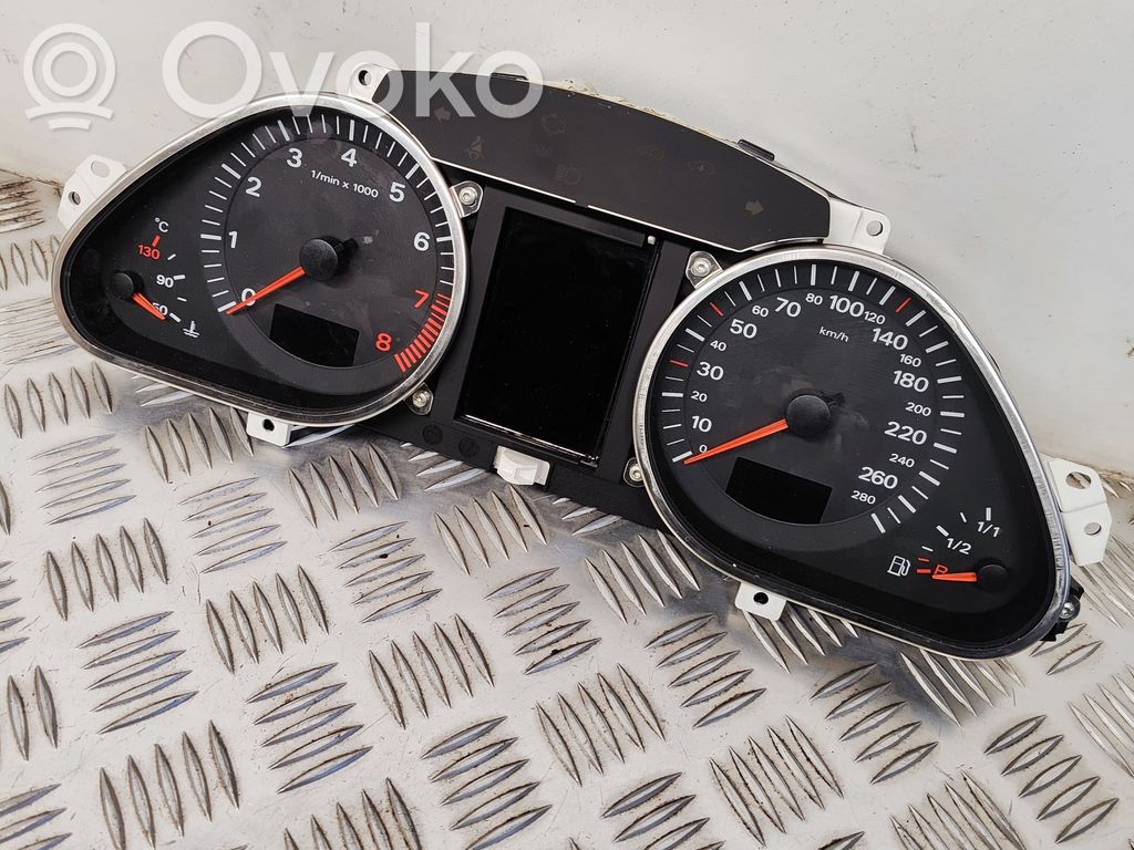 Audi A6 S6 C6 4F Licznik / Prędkościomierz 