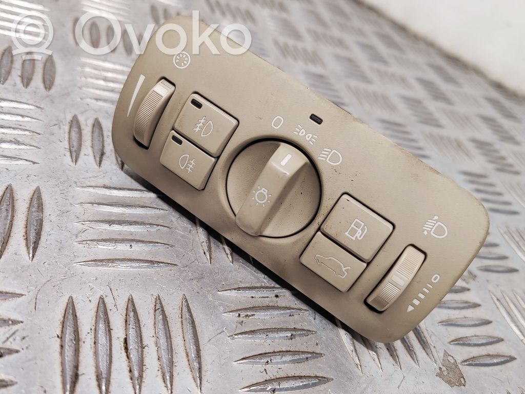 Light switch   30739423