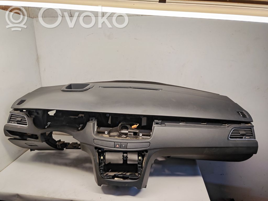 Peugeot 508 RXH Dashboard 