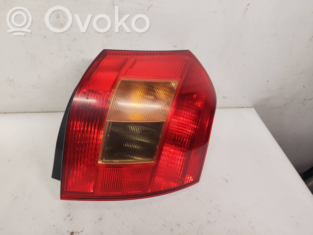 Toyota Corolla E120 E130 Galinis žibintas kėbule 