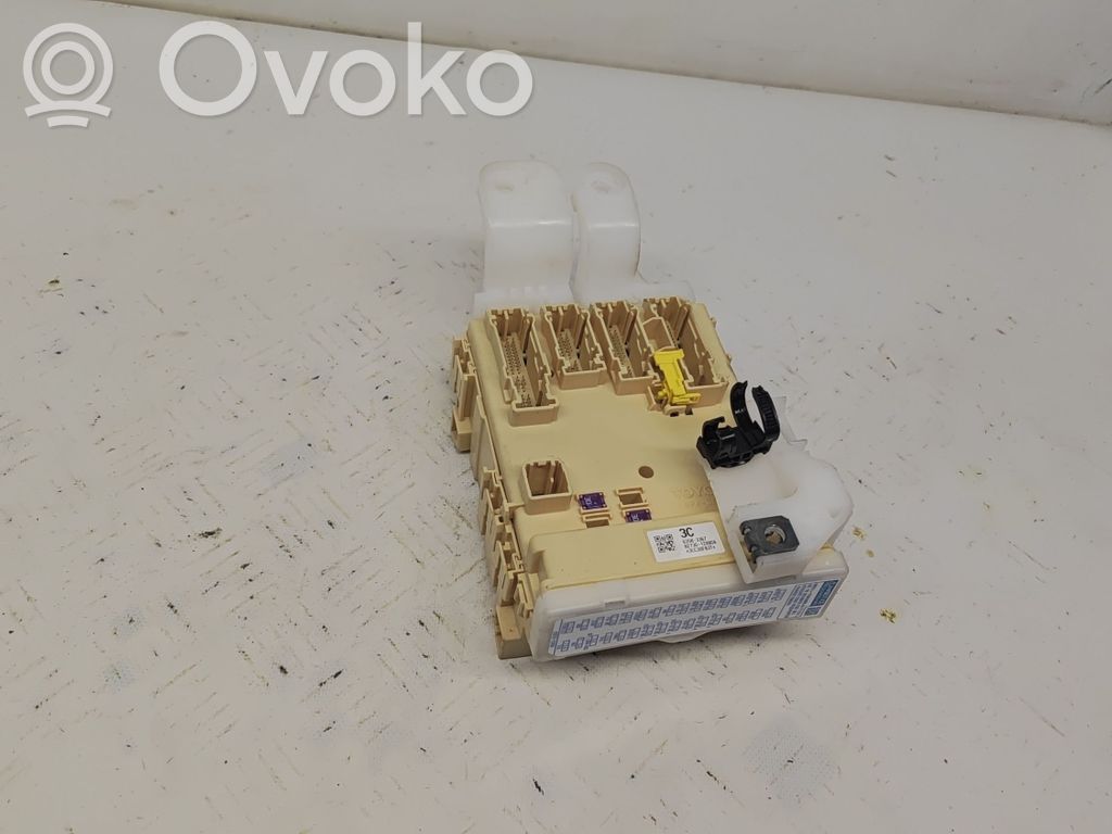Sulakemoduuli   8273012X80A,3CC30F83T,63583367