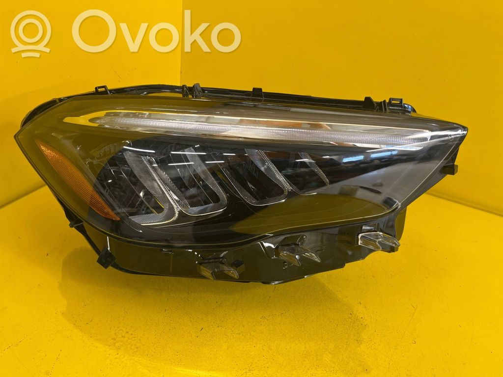 Mercedes-Benz B W247 Lampa przednia 