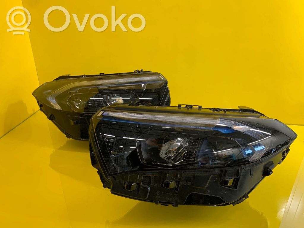 Mercedes-Benz EQB Lampa przednia 