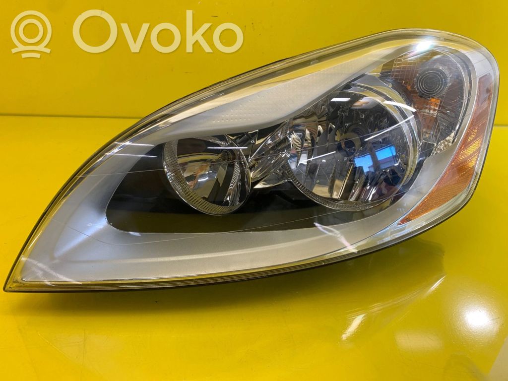 Volvo XC60 Lampa przednia 