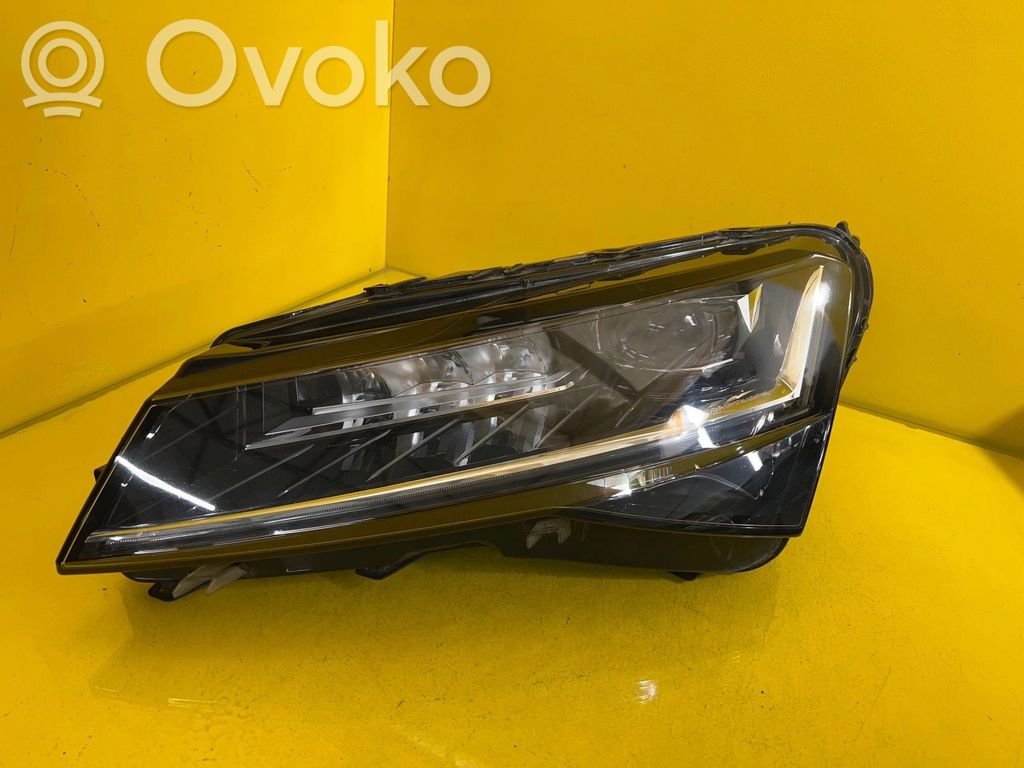 Skoda Superb B8 (3V) Faro delantero/faro principal 