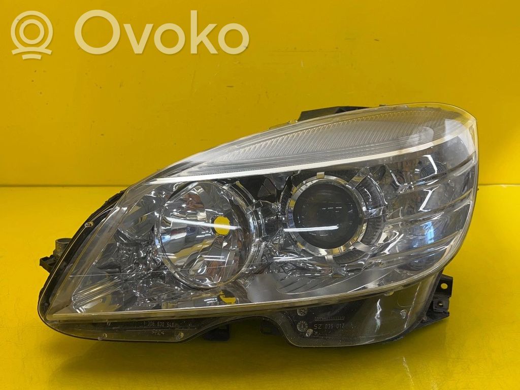 Mercedes-Benz C W204 Lampa przednia 