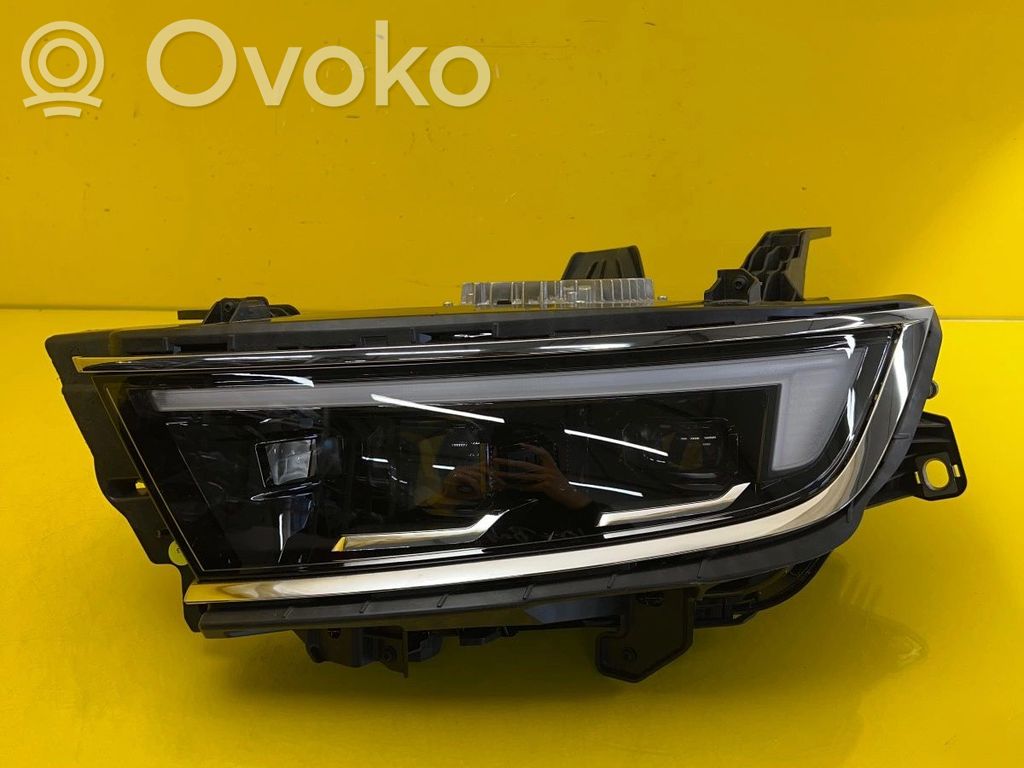Opel Astra L Lampa przednia 