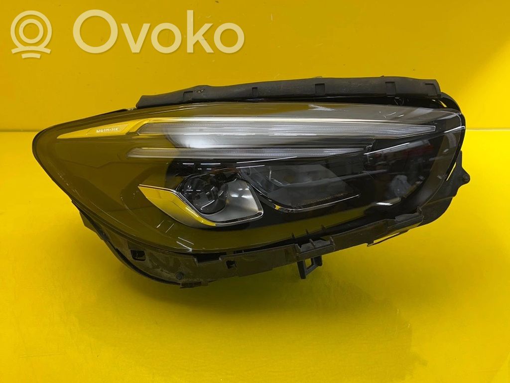 Mercedes-Benz GLA H247 Lampa przednia 
