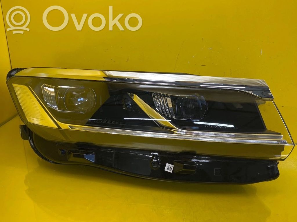 Volkswagen Touareg III Headlight/headlamp 
