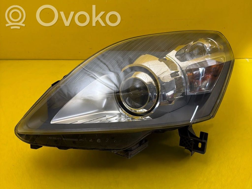 Opel Zafira B Lampa przednia 