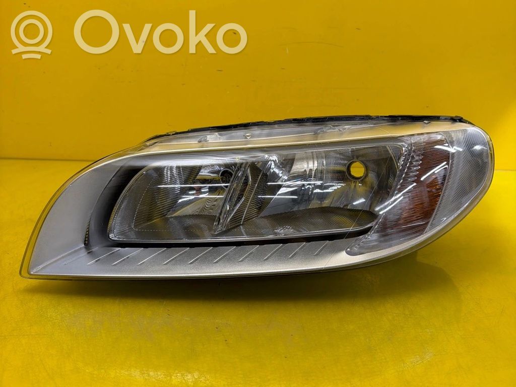 Volvo V70 Lampa przednia 