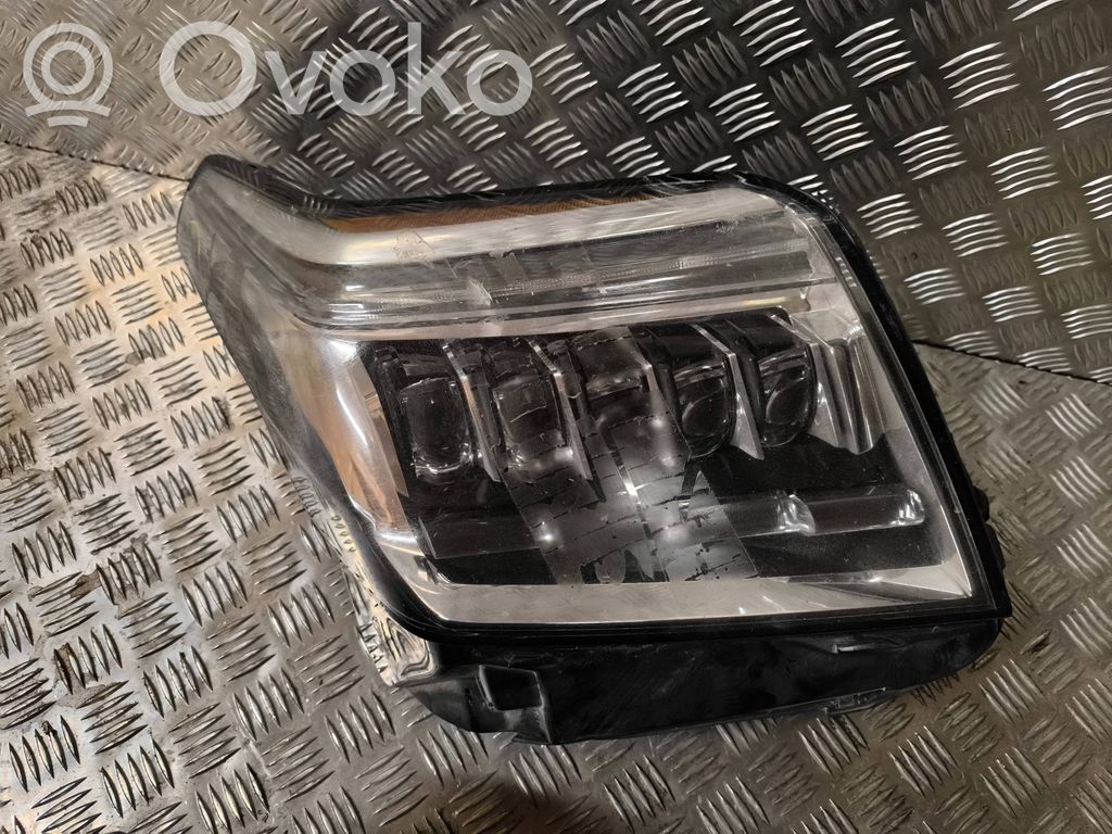 Cadillac Escalade IV Lampa przednia 
