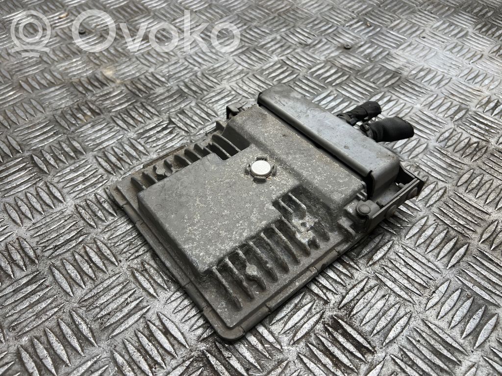 Volkswagen Golf VI Engine control unit/module 