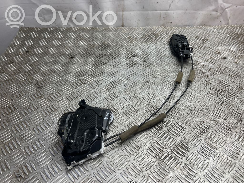 Honda CR-V Priekšpusē slēdzene 