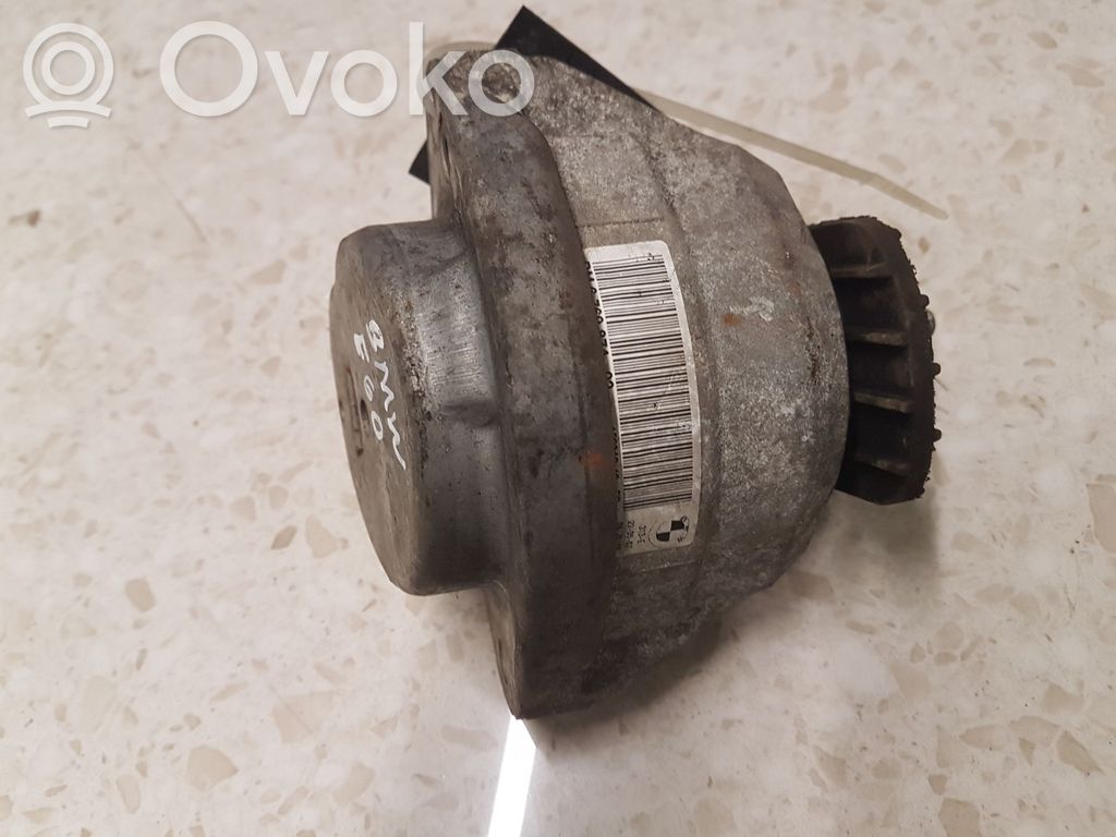 BMW 5 E60 E61 Variklio pagalvė 